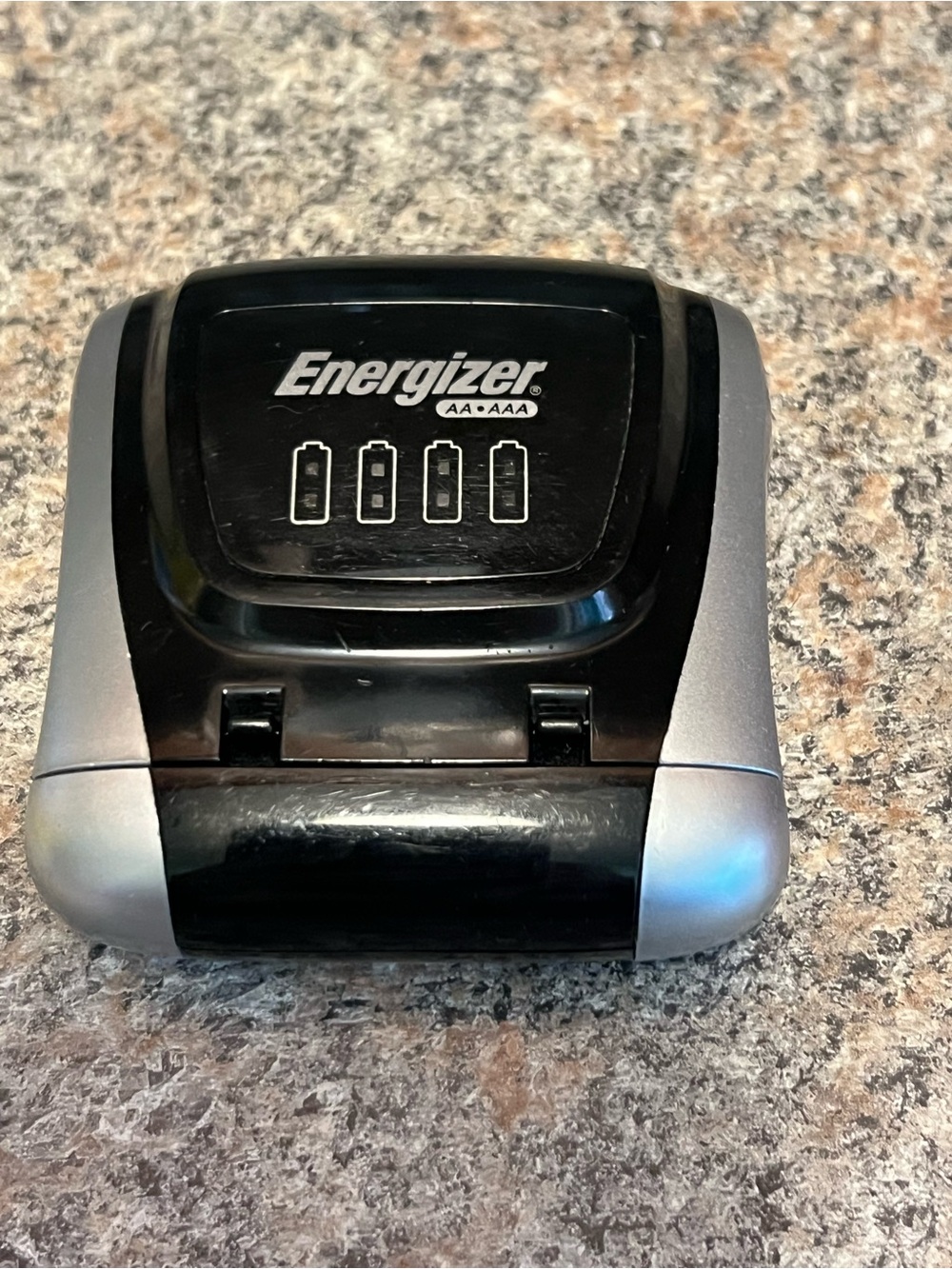 Energizer AA/AAA Battery Charger in Black and Silver